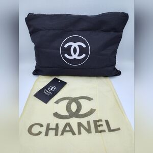 CHANEL Quilted Puffer Makeup Cosmetic Pouch Clutch iPad Case w/dust bag GWP NWT